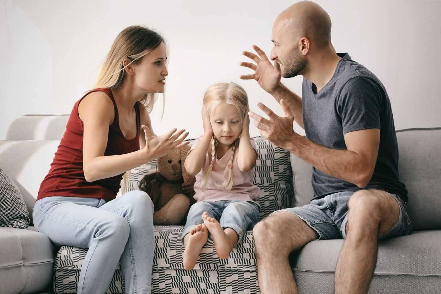 Pięciolatka była w domu z pijanymi rodzicami