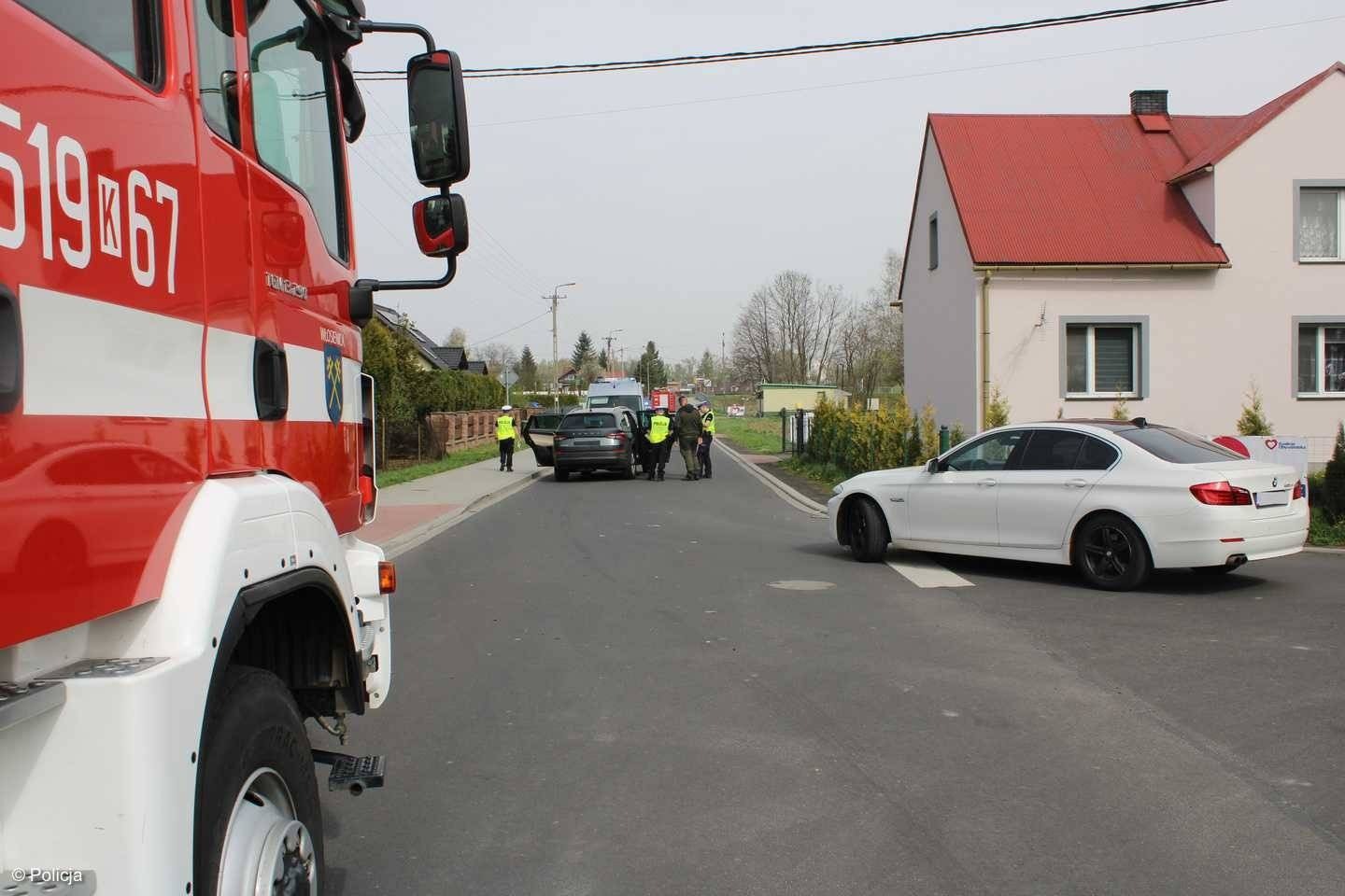 Zderzyły się osobówki. Nastoletni chłopiec doznał obrażeń – FOTO