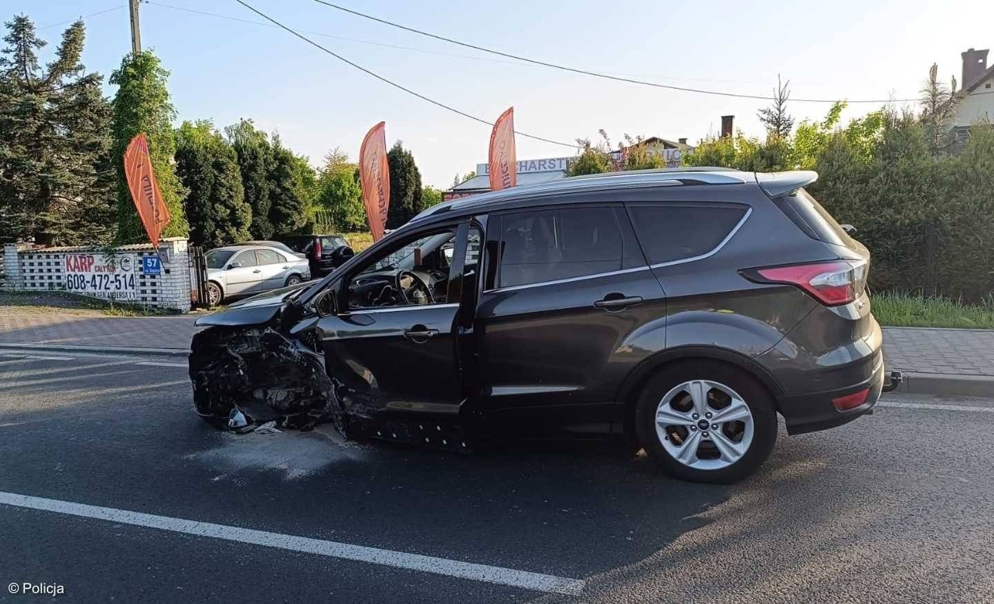 W Babicach ford uderzył w toyotę i chevroleta – FOTO