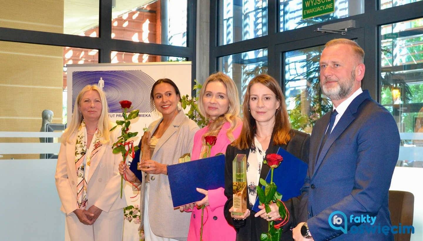 Niezwykłe kobiety uhonorowane Nagrodą Nieobojętności – FILMY, FOTO