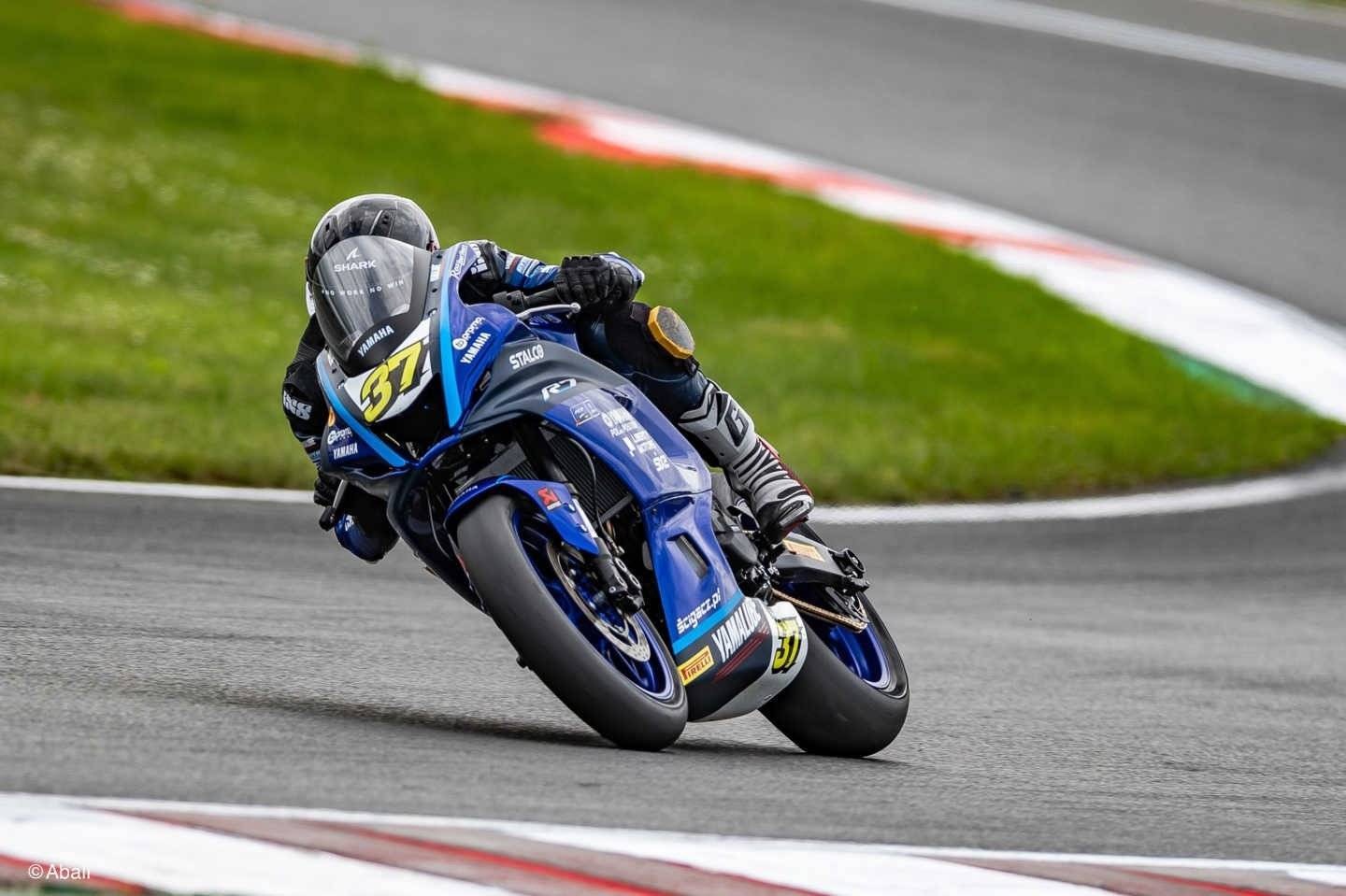 Pierwsze punkty Kuby Belaka w serii Yamalube Yamaha R7 Cup – FOTO
