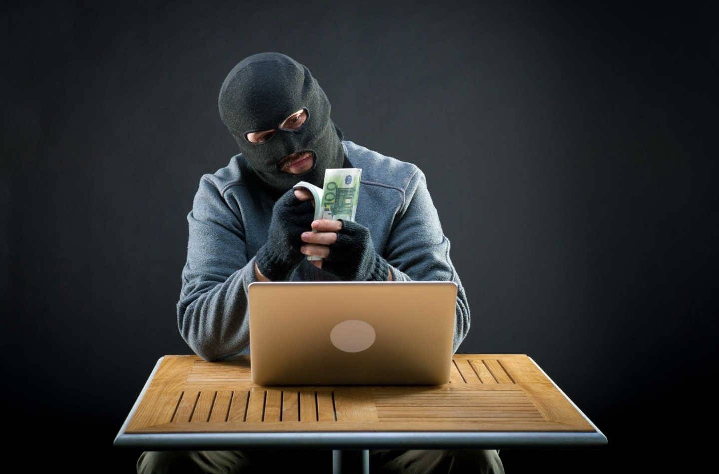 Kobieta straciła ponad 25 tysięcy złotych. Policja apeluje o ostrożność