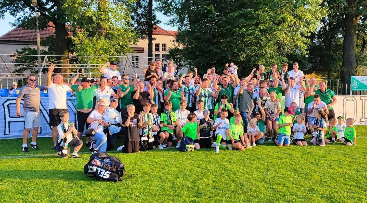 Wicemistrzostwo. Piłkarze Jawiszowic z historycznym sukcesem – FOTO