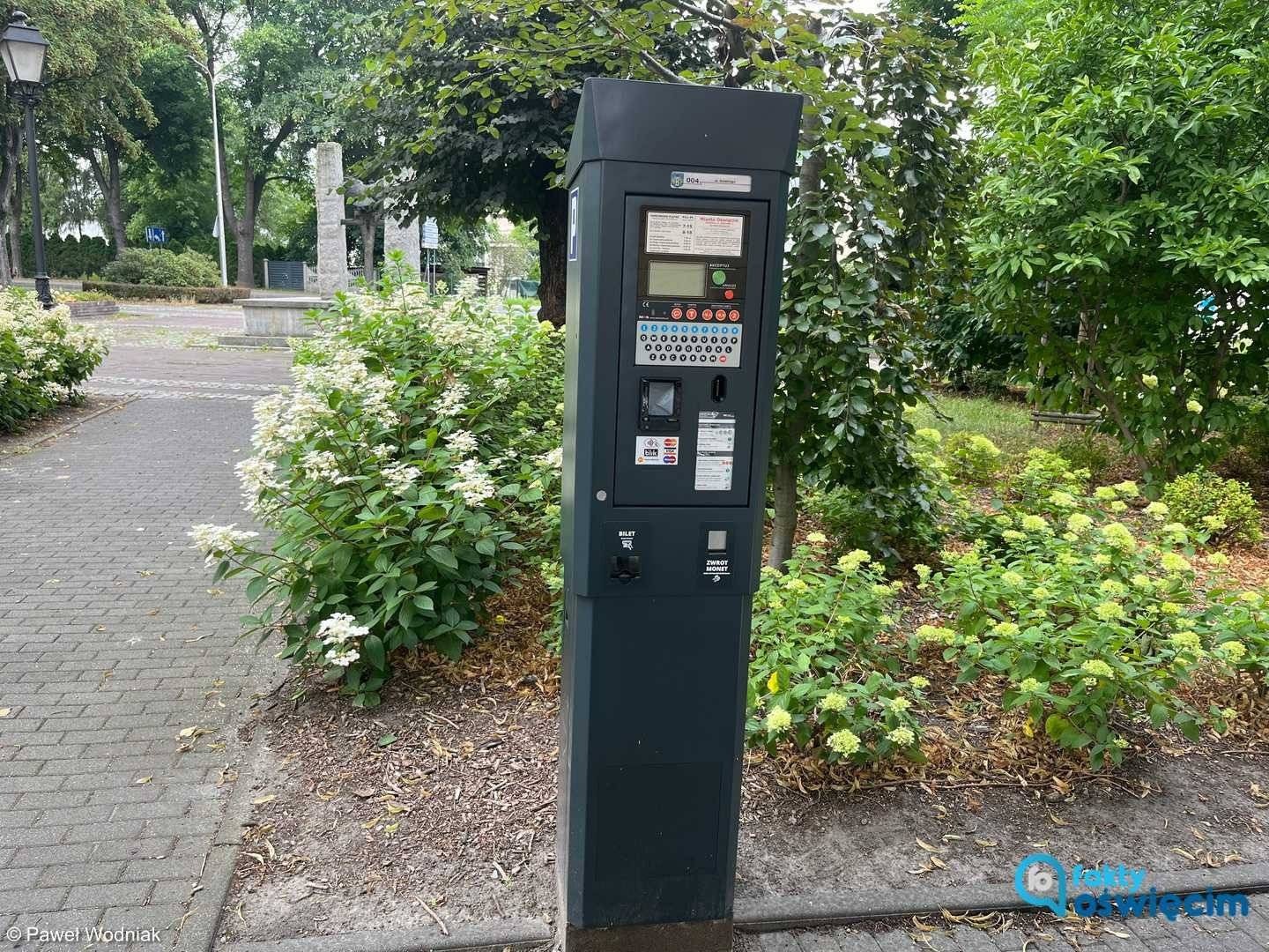 Jeszcze w czterech parkomatach trzeba płacić gotówką