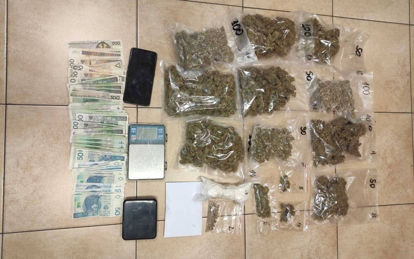 Ponad kilogram narkotyków u mieszkańca Brzeszcz