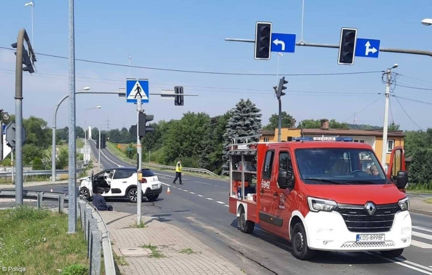 Osobówką wjechała w cysternę przewożącą olej napędowy – FOTO