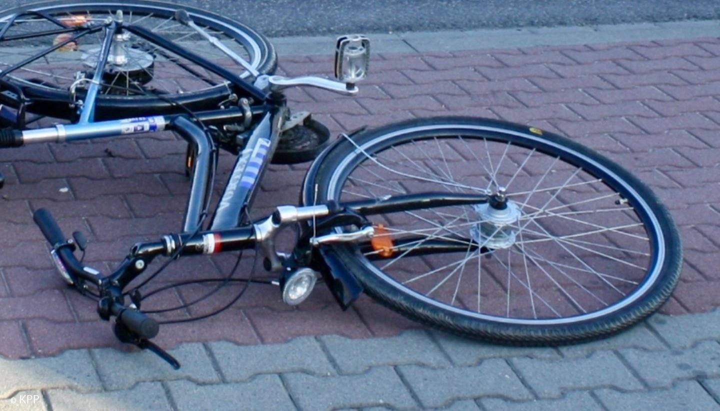 Szybka akcja świadków. 35-latka wywróciła się na jezdnię
