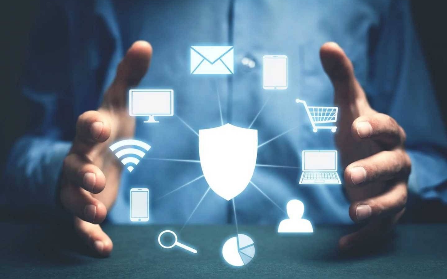 Senior kliknął w reklamę internetową. Stracił 10 tysięcy