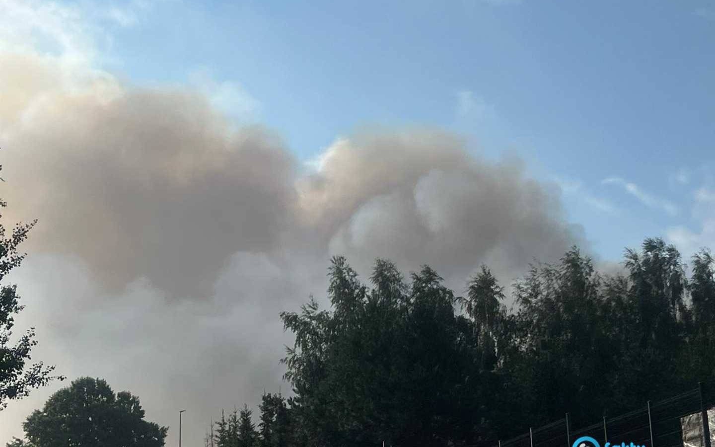 Burza przyczyną pożaru hal produkcyjnych Aksamu