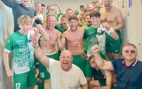 Wodny świat Kevina Costnera. Obfite ulewy i kadłubowe granie