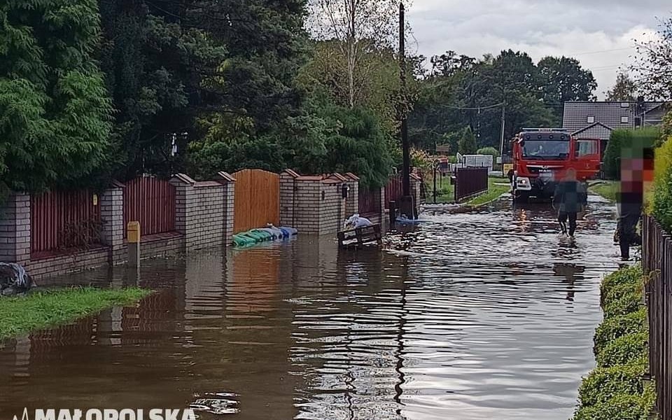 Ewakuacja mieszkańców gminy Brzeszcze – FOTO