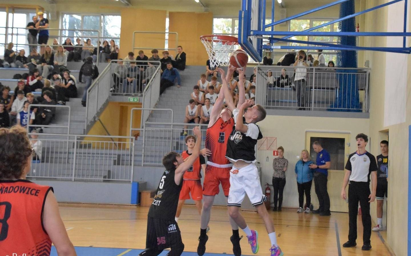 Pod koszem w Konarze. Inauguracja dla gości z Bierunia – FOTO