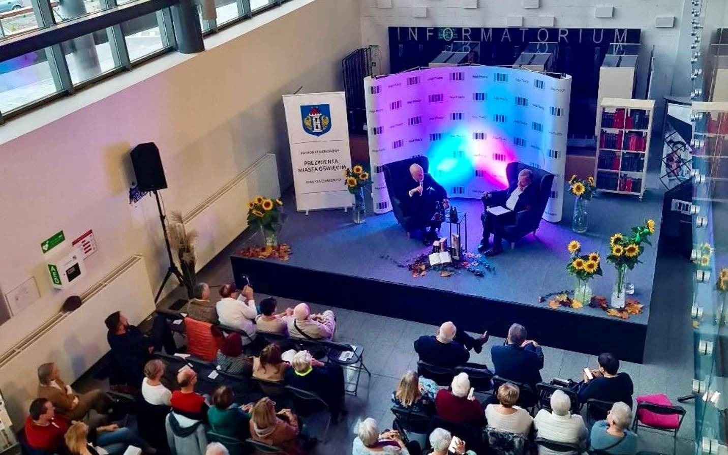 Aleja Pisarzy wzbogacona o tablicę Marka Krajewskiego – FILM, FOTO