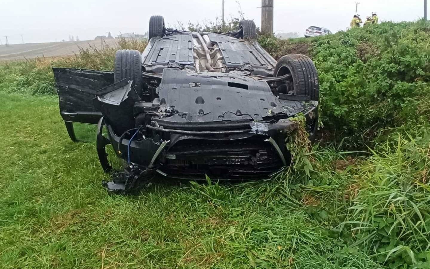 Zderzenie i dachowanie. Półtoraroczne dziecko w szpitalu – FOTO