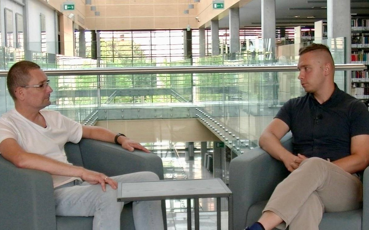 Czy młodzi ludzie potrafią ze sobą rozmawiać „na żywo”? – FILM, AUDIO