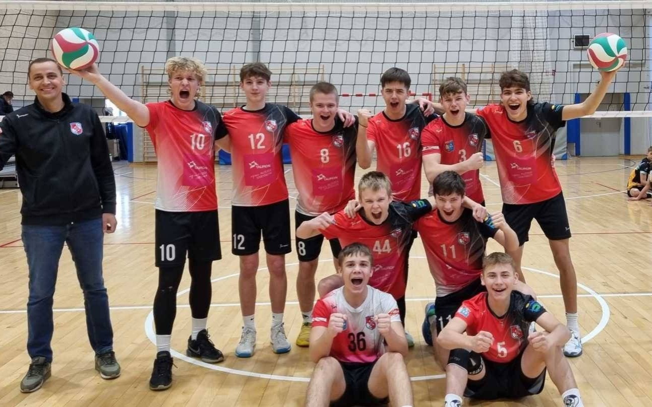 Młodzież w natarciu, czyli pod kęcką siatką – FOTO