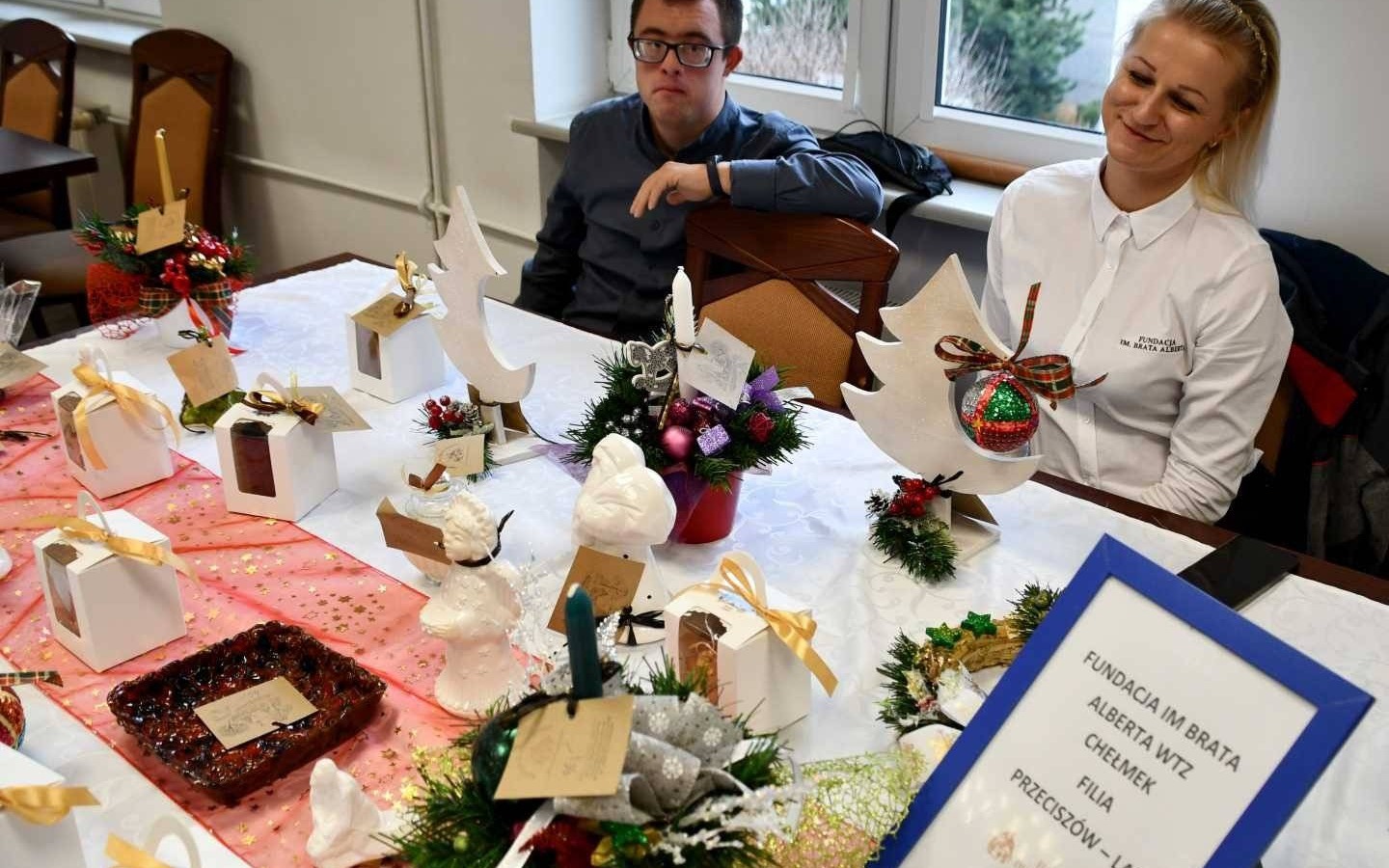 Fakty z powiatu: Kiermasz świąteczny w starostwie – FOTO