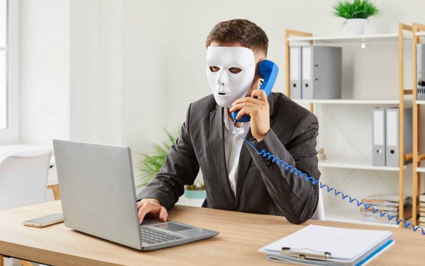 Metodą „na pracownika banku” ukradli 37 tysięcy złotych