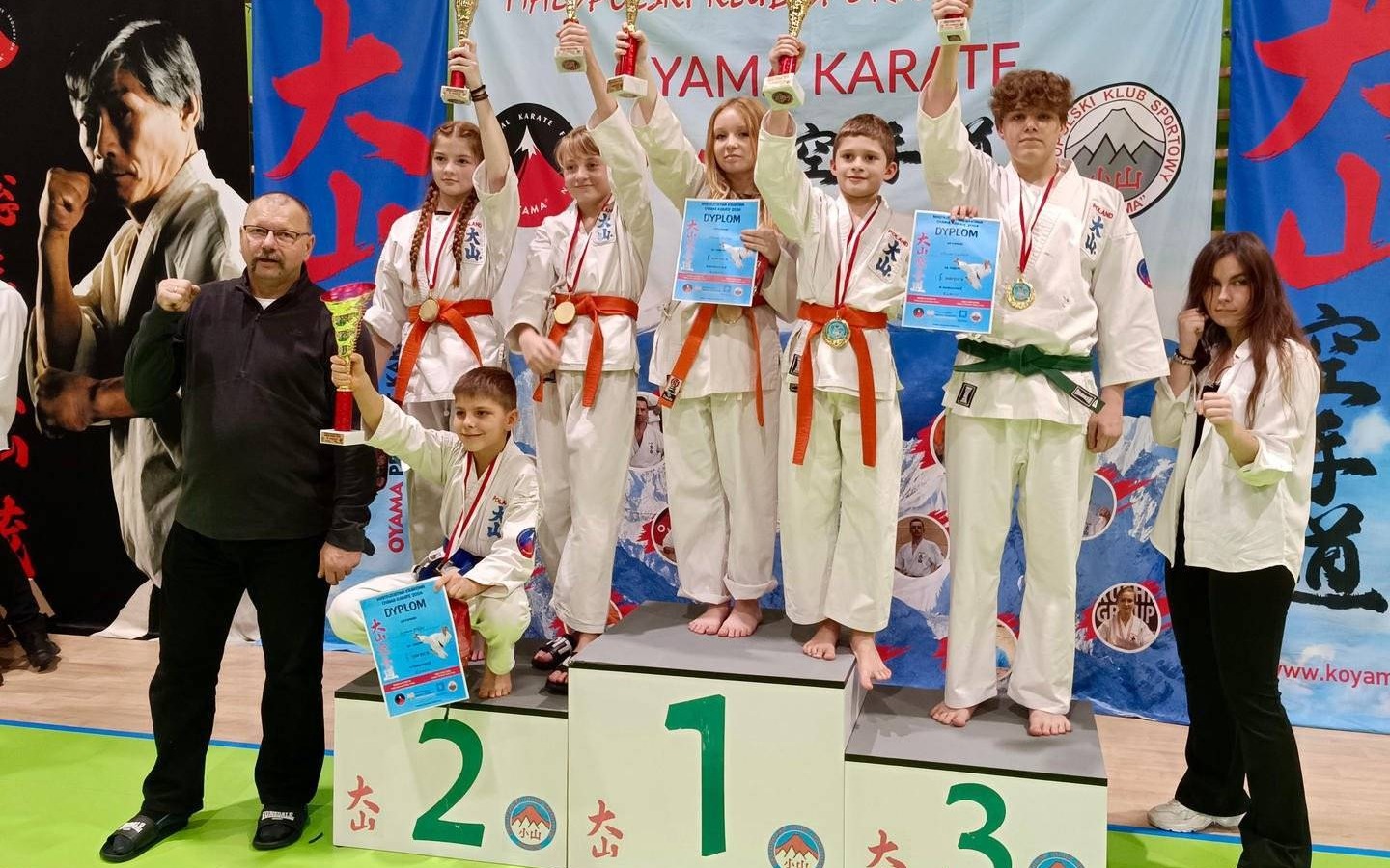 Karatecy z Brzeszcz jak święty Mikołaj – FOTO