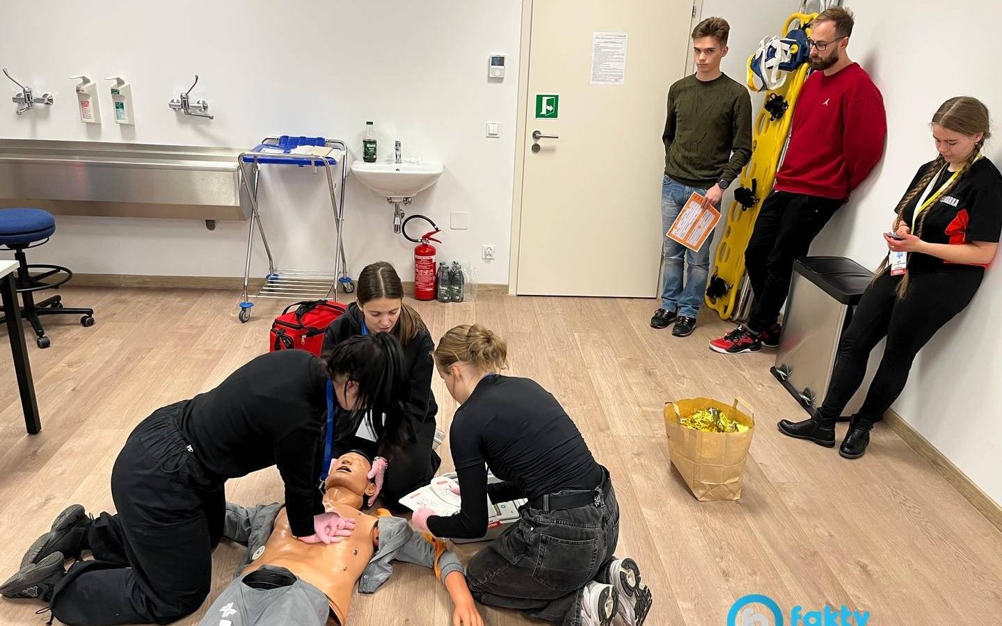 Dziecko przygniecione przez szafę i porachunki pseudokibiców – FILM, FOTO