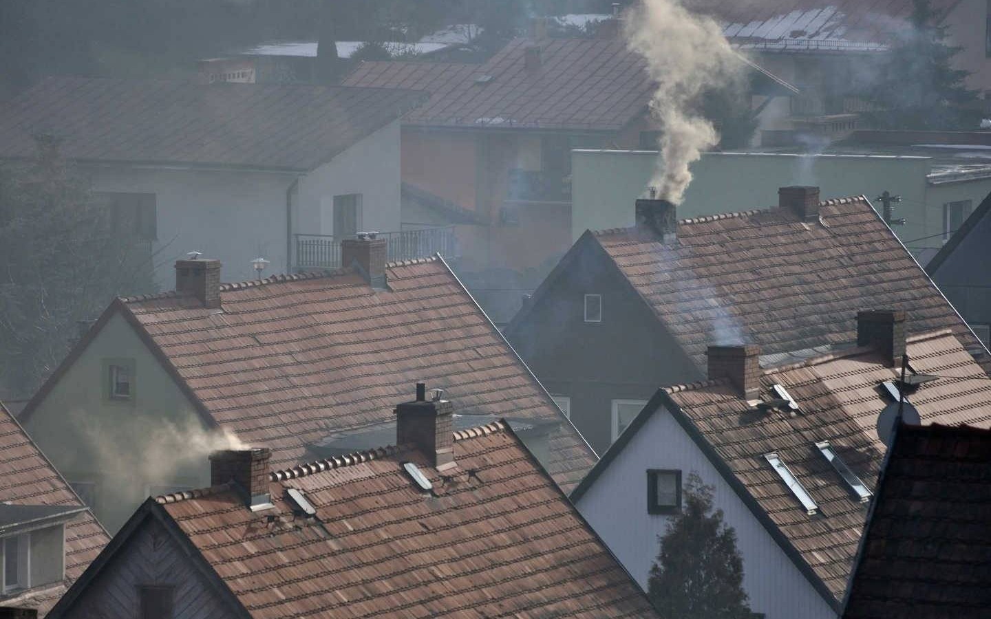 Alarm smogowy dla powiatu oświęcimskiego: pył PM10 zagraża zdrowiu
