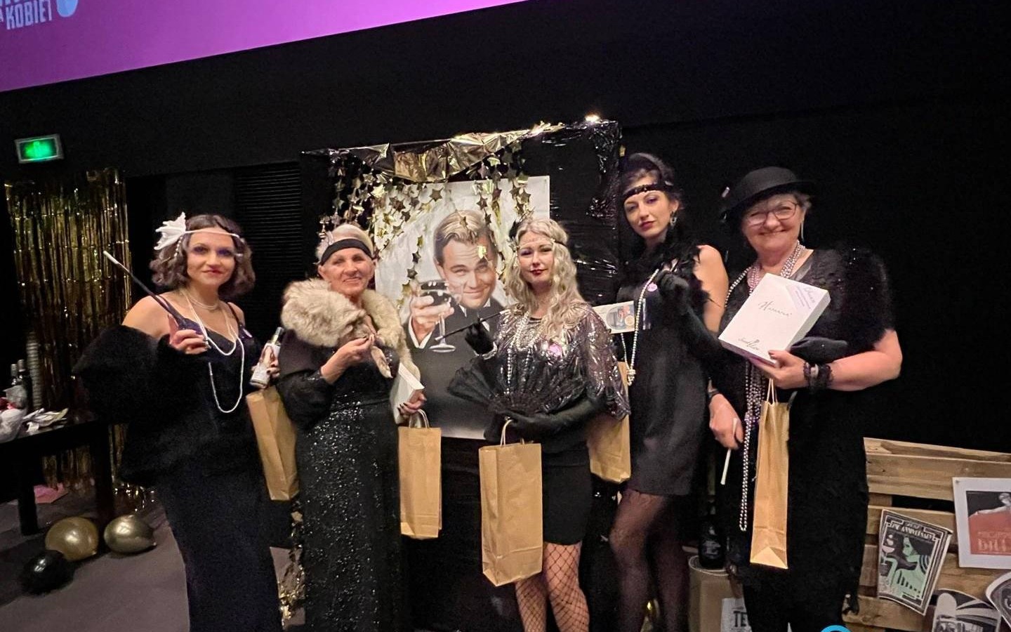 Kino dla Kobiet w Oświęcimiu: film, szampan i Wielki Gatsby