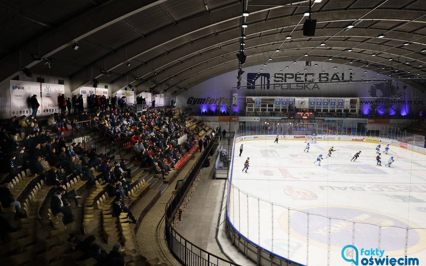 Mecz z bojkotem kibiców w tle – FOTO