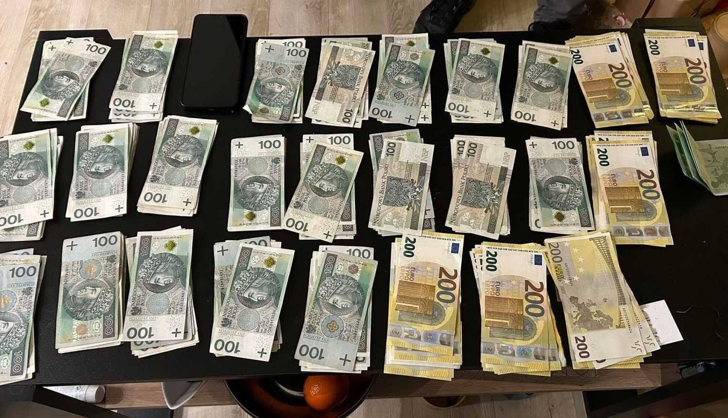 Kęccy kryminalni złapali włamywacza i odzyskali pieniądze