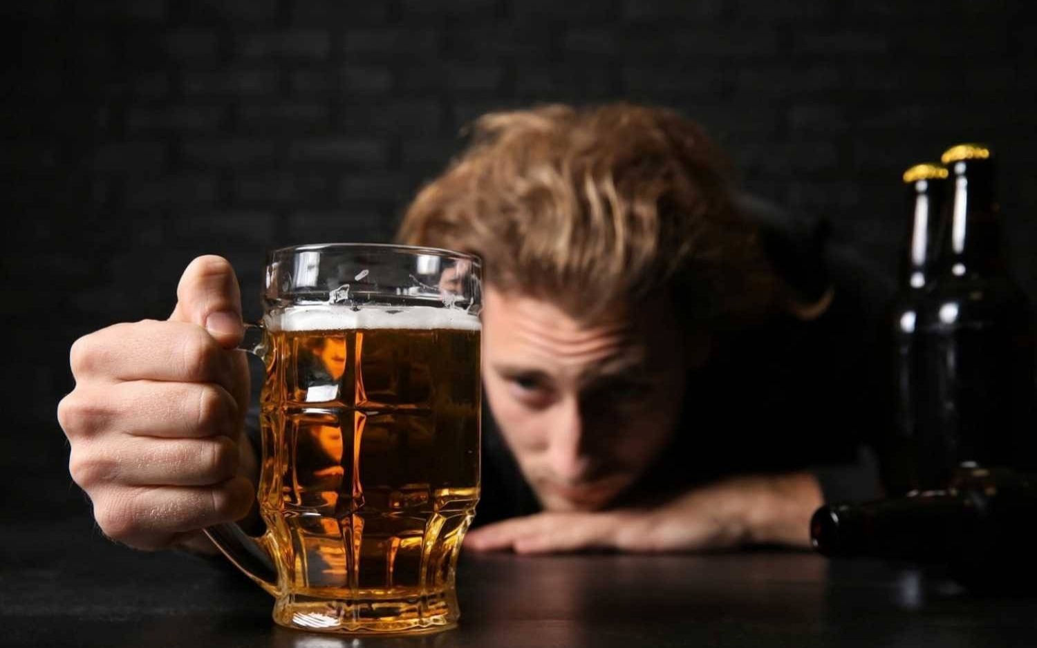 Strażacy wyważyli drzwi domu. Rodzice byli upojeni alkoholem