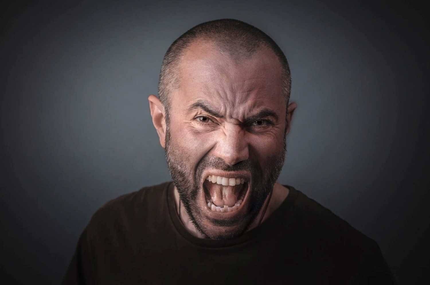 Mężczyzna znęcał się nad matką staruszką