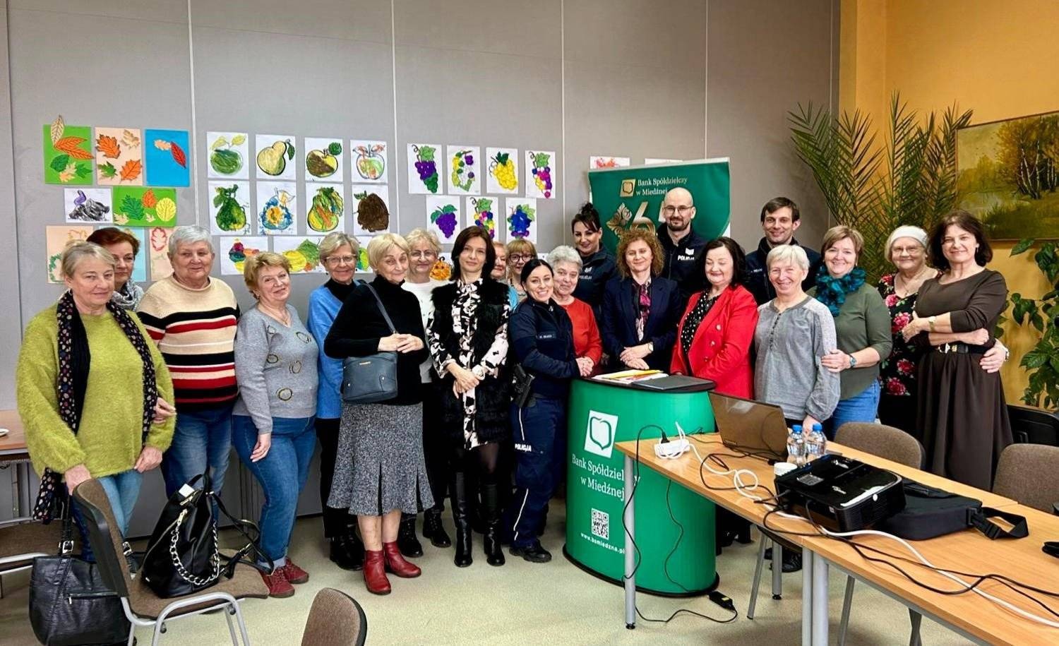 Ostrzegali seniorów przed metodami przestępców – FOTO