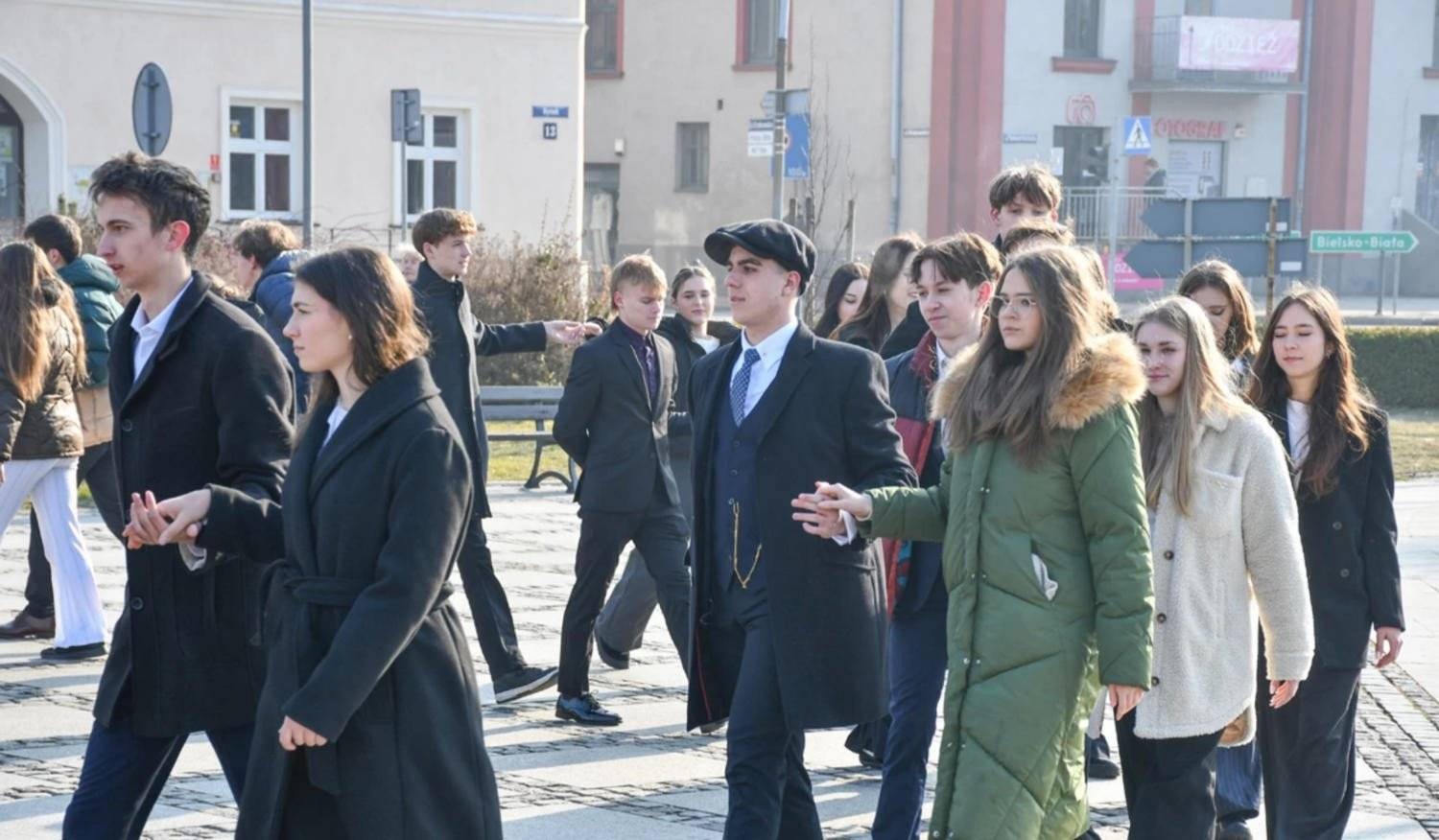 Konkurs, sztuka i polonez. Uczniowie Wyspiana świętowali – FILM, FOTO