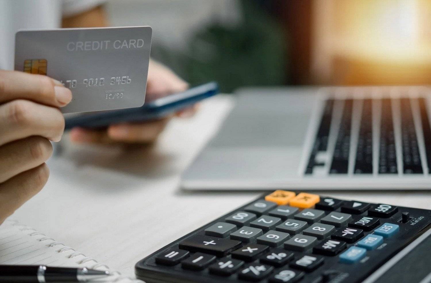 Zainwestował w fałszywą giełdę. Stracił prawie 100 tysięcy