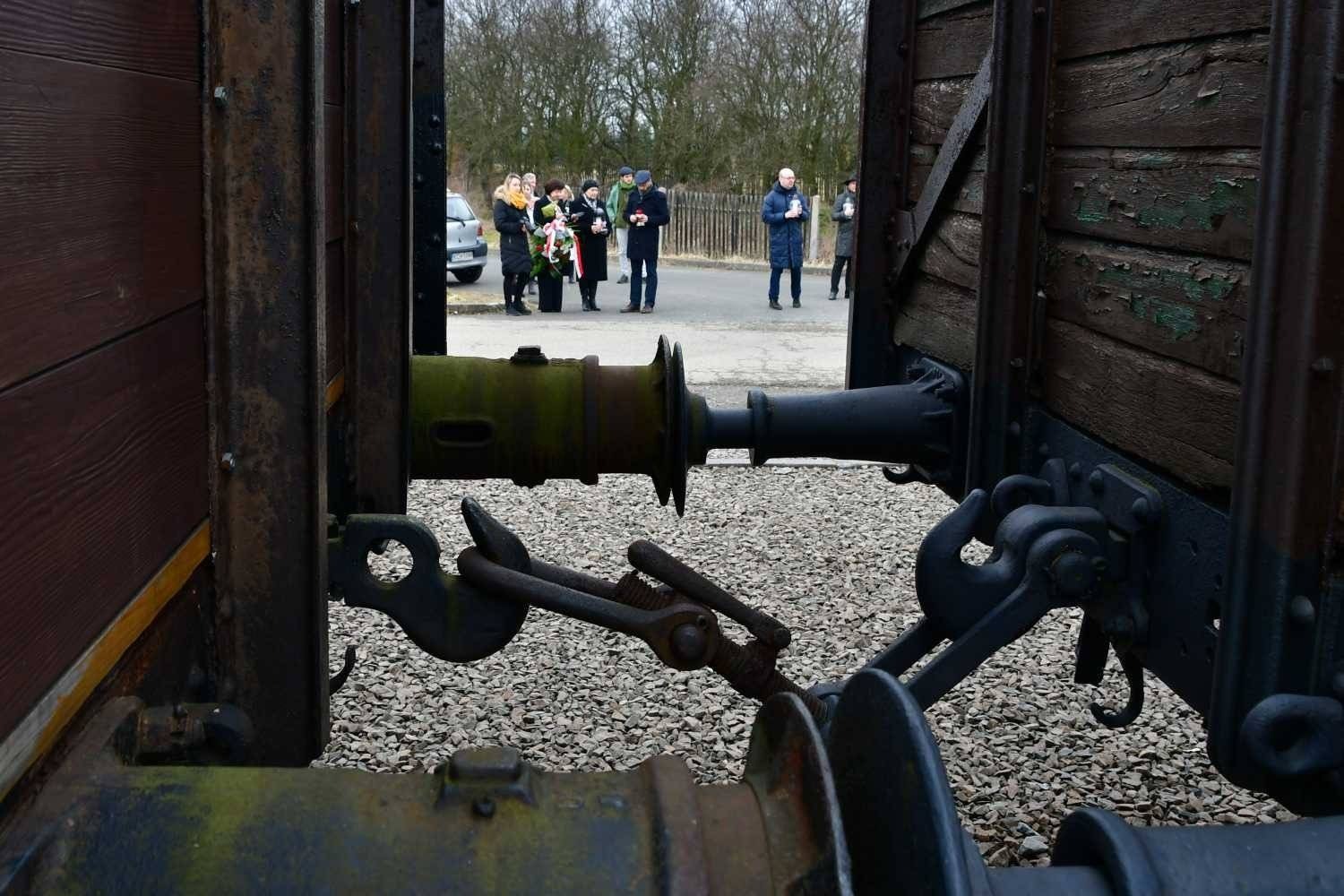 82 lata po pierwszym transporcie Romów do obozu Auschwitz – FILM