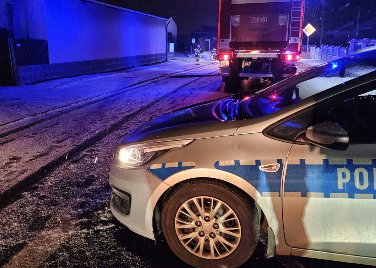 Pożar domu z pięcioosobową rodziną. Kobieta poparzona