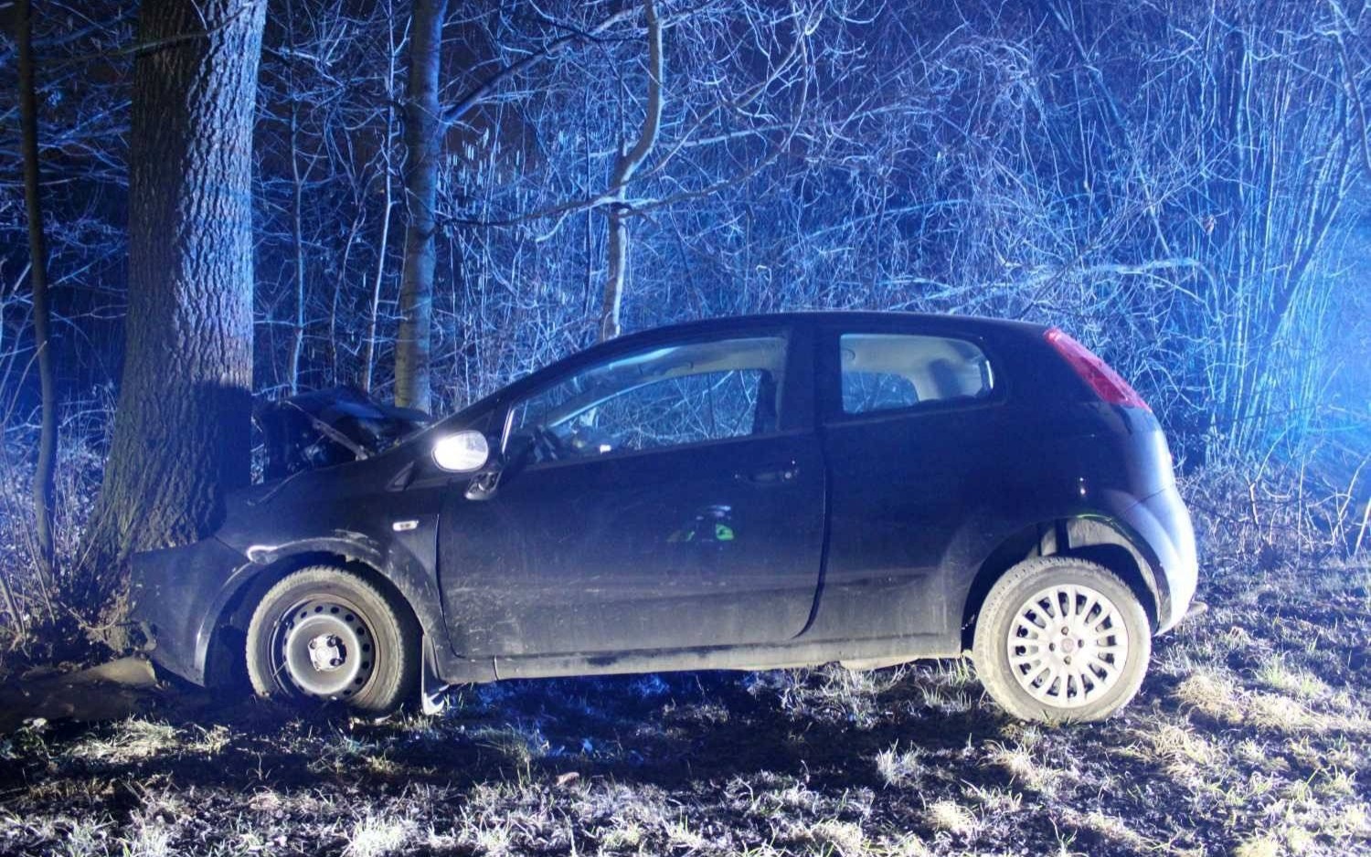 Śmierć podczas wyprzedzania na zakręcie. Kierowca seata zepchnął fiata z drogi