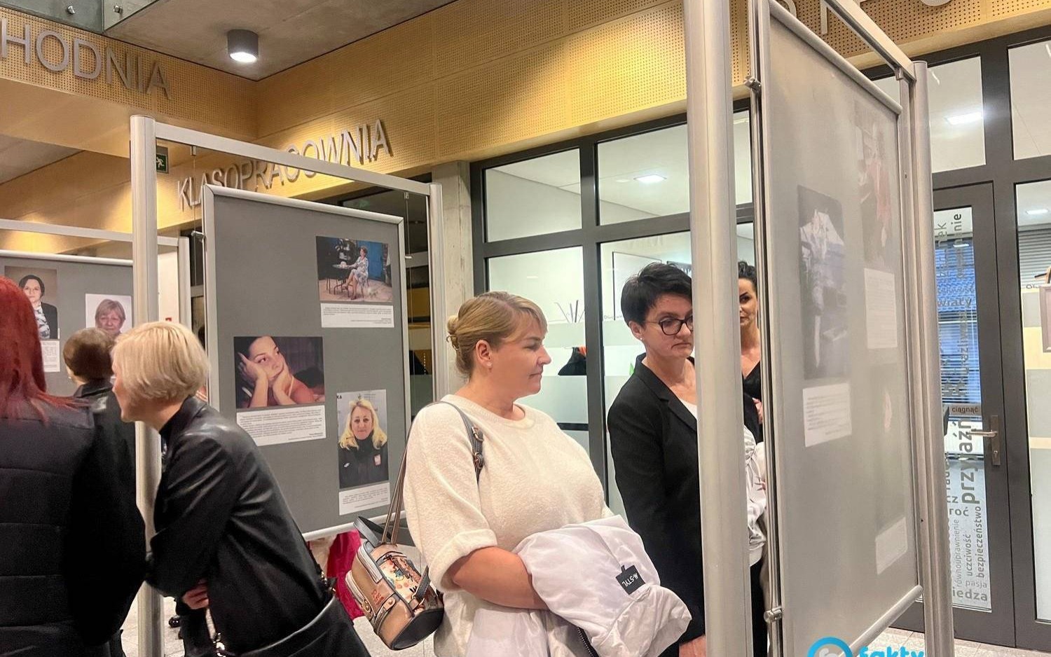 36 wyjątkowych kobiet na zdjęciach w bibliotece – FOTO