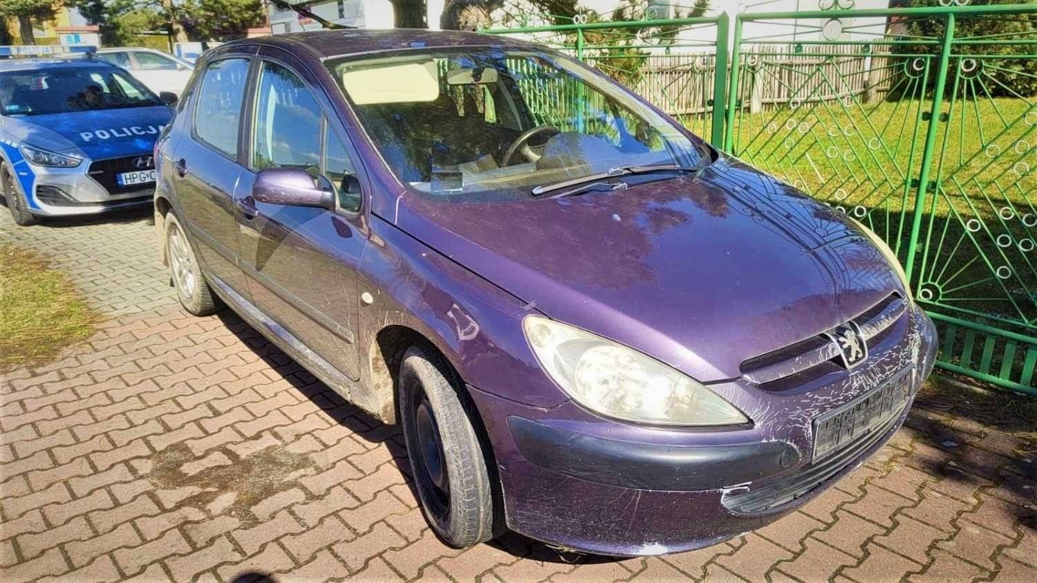 Uciekał przed policją. Schował się w stodole za wiszącym dywanem