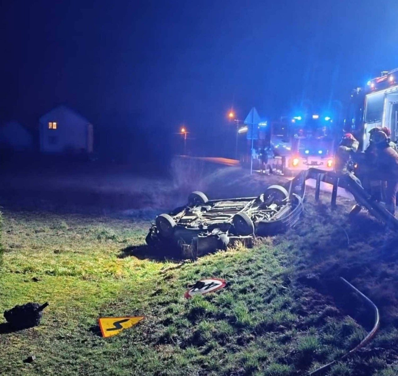 Drogowa szarża zakończyła się dachowaniem