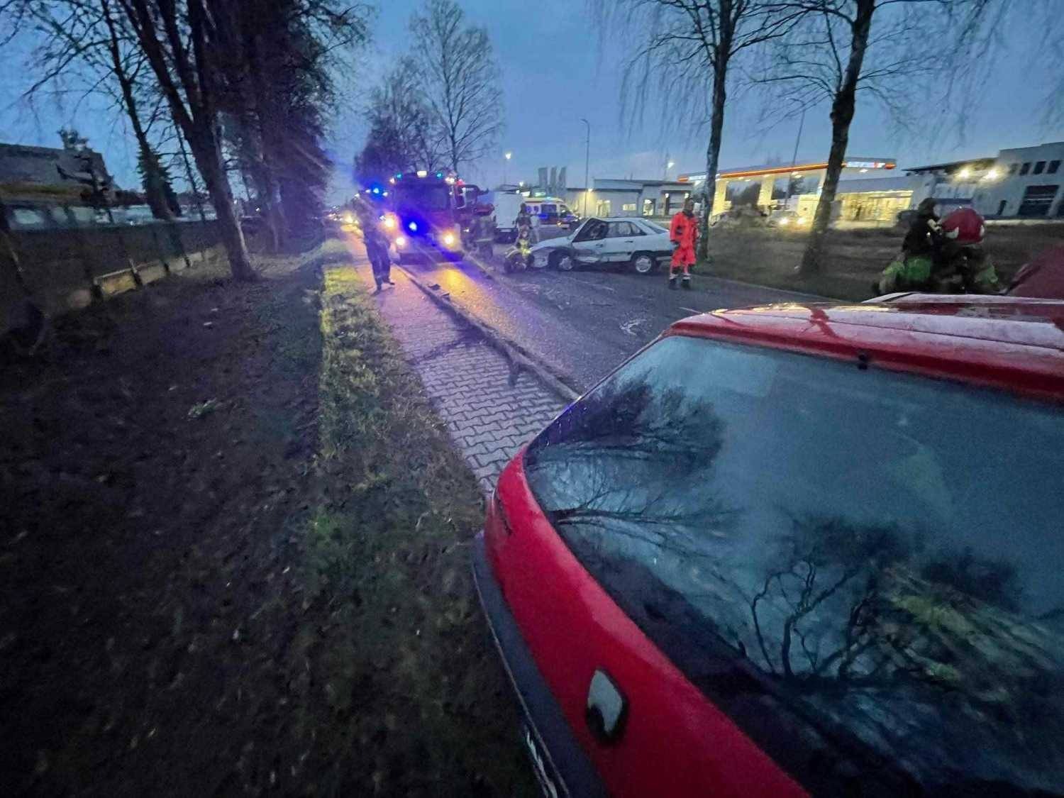 Straciła panowanie nad samochodem i spowodowała czołówkę