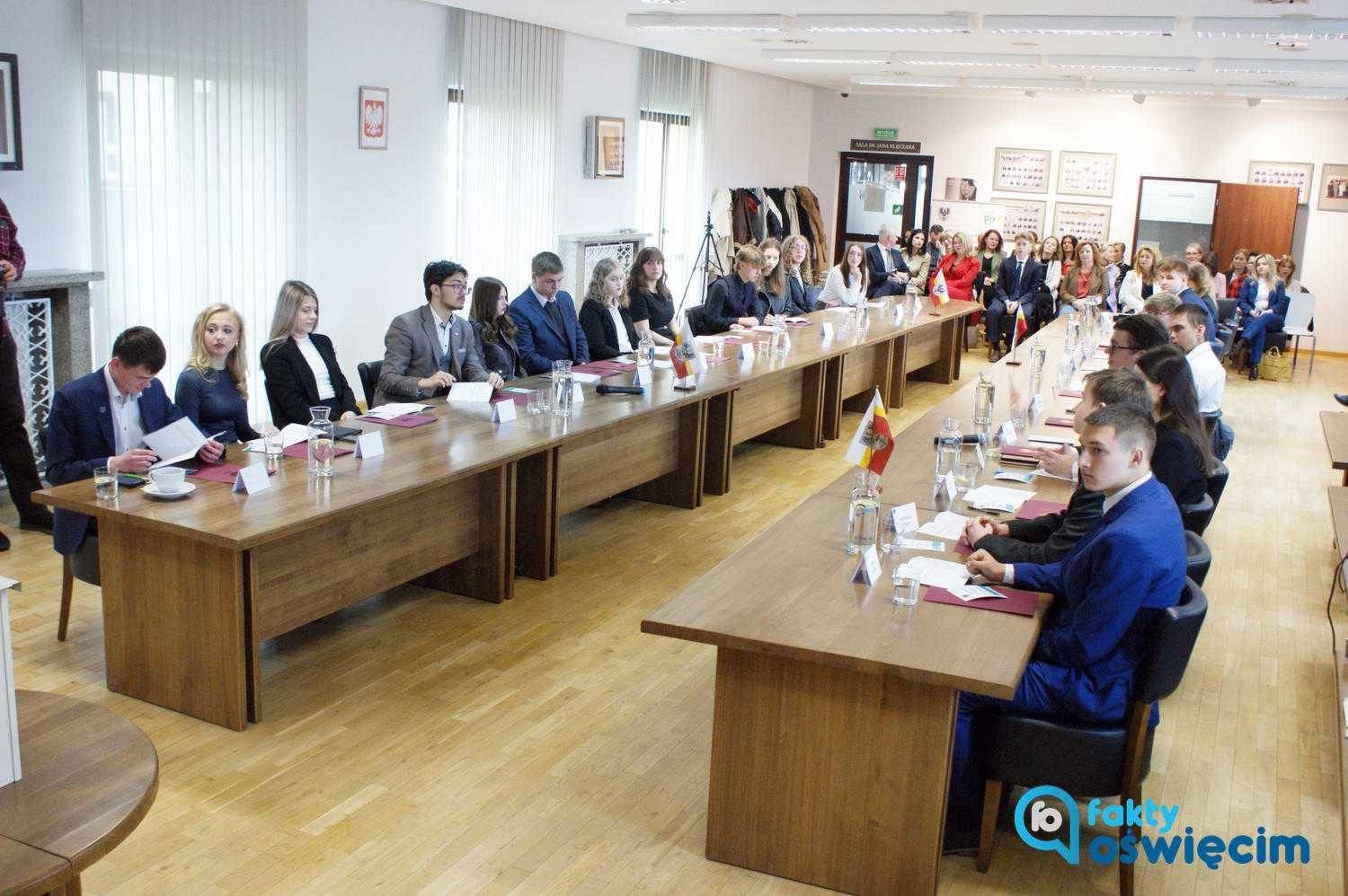 Pierwsza Młodzieżowa Rada Powiatu już po pierwszej sesji – FILM, FOTO