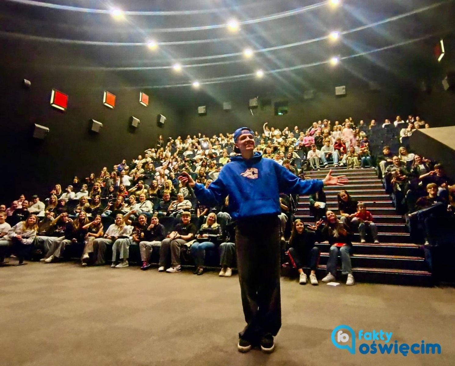 Piski i oklaski. Planet Cinema należało do Kapsla – FOTO