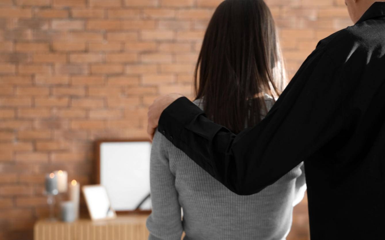 Strata boli mniej, gdy nie jesteś z tym sam / sama – FILM