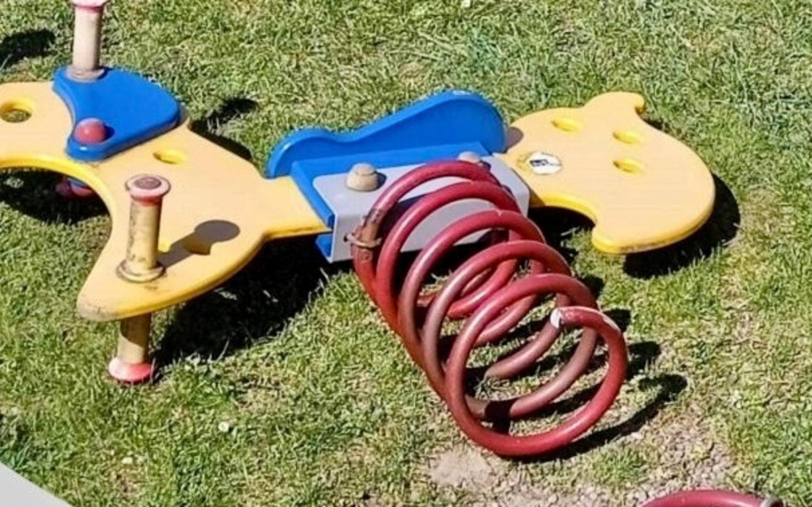 Nocna „zabawa” zakończona uszkodzeniem sprzętu