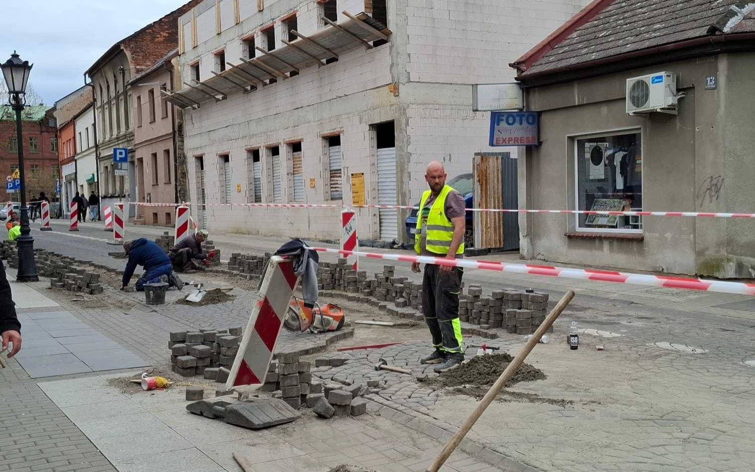 Ulica Piastowska w oświęcimskim Starym Mieście zamknięta