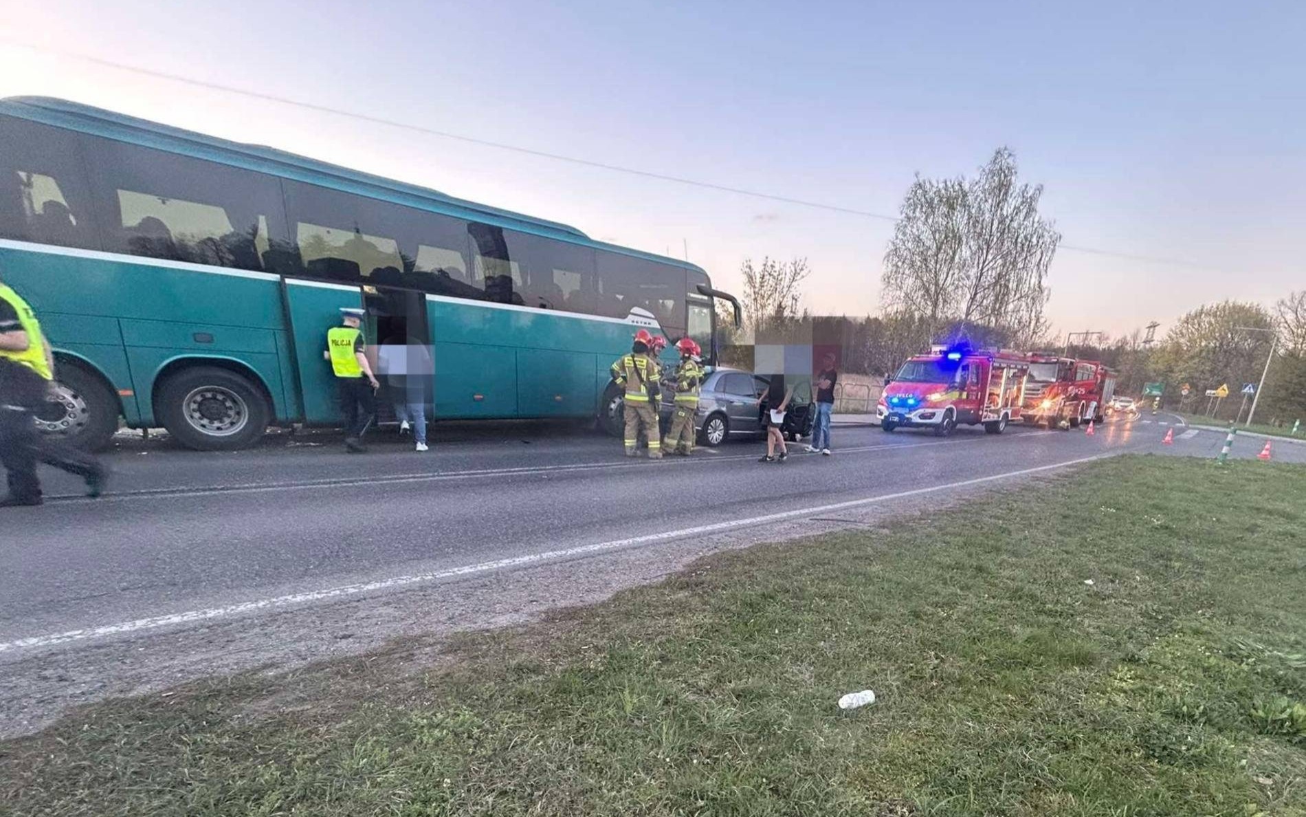 Zdarzenie w Bobrku. Droga jest zablokowana