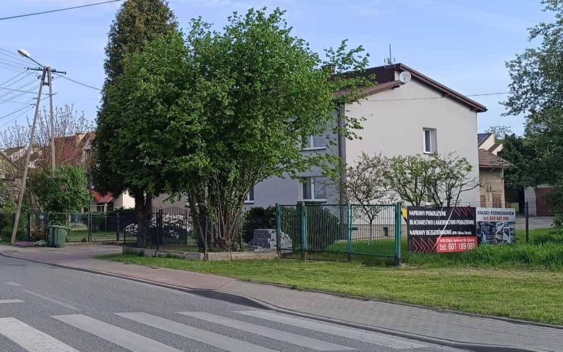 Nastolatek przejeżdżał rowerem przez przejście i wpadł pod samochód