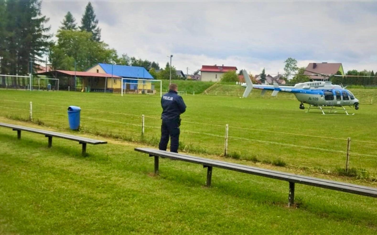 Trwa akcja poszukiwawcza 71-latka. Helikopter w akcji – FOTO