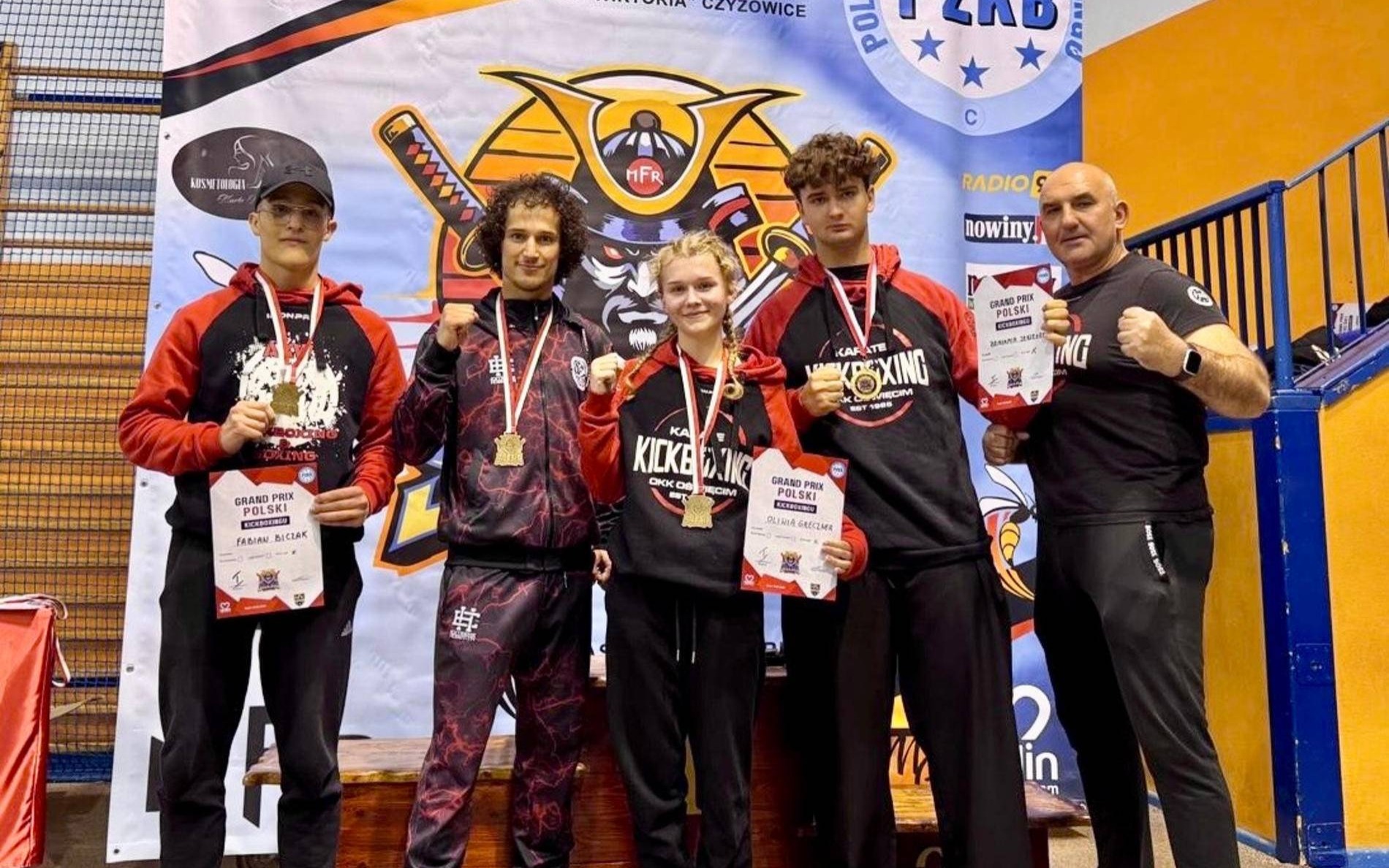 Oświęcimscy kick-boxerzy rozstawiają rywali po kątach – FOTO