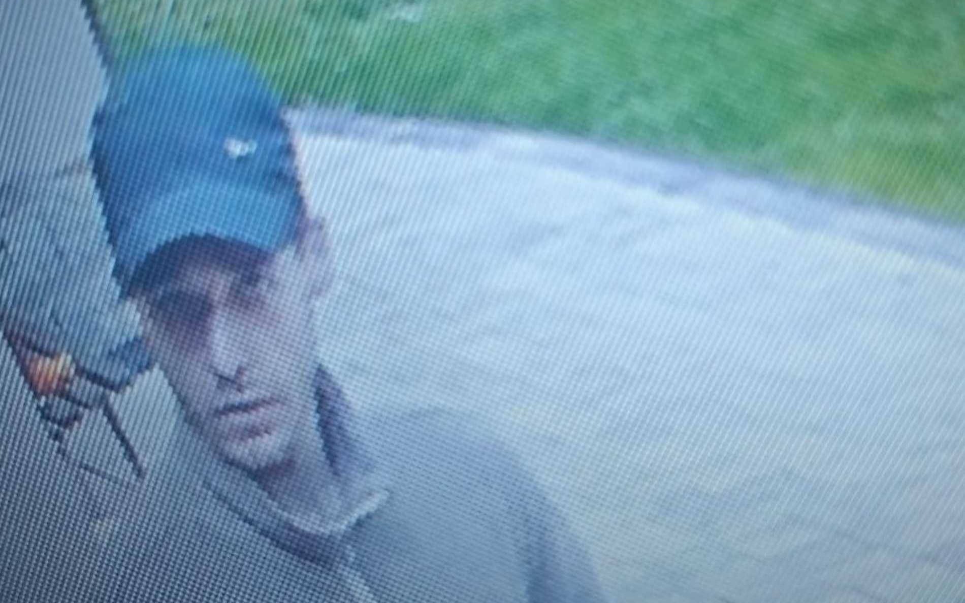 Złodziej buszował w Kętach Podlesiu. Policja szuka mężczyzny